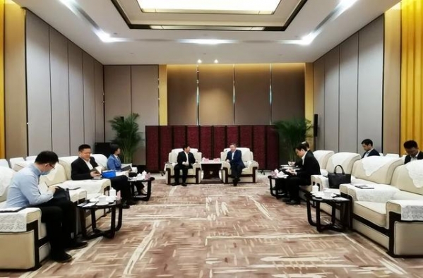 进出口银行党委委员、副行长李钧在重庆调研，与重庆市副市长李波进行会谈-1.jpg