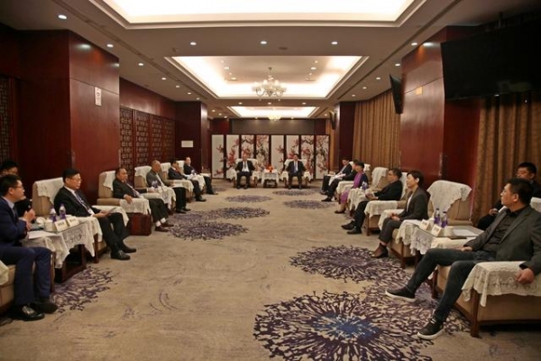 杨亚俊在南宁会见重要客商代表-1.jpg