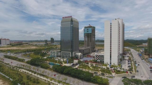自贸试验区钦州港片区“外国人工作、居留单一窗口”正式启用-1.jpg
