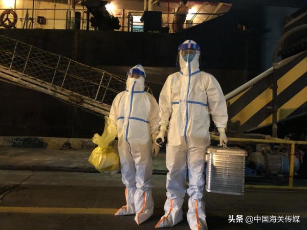 抗疫一线的海关故事-1.jpg