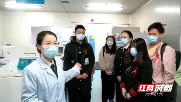 “携手防疫抗艾 共担健康责任”长沙海关举办“世界艾滋病日”宣传活动-3.jpg
