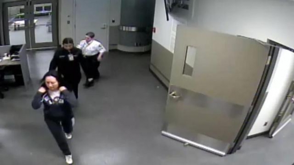 孟案最诡异一幕：谁把密码给了FBI？海关官员犯下“揪心之错”-7.jpg