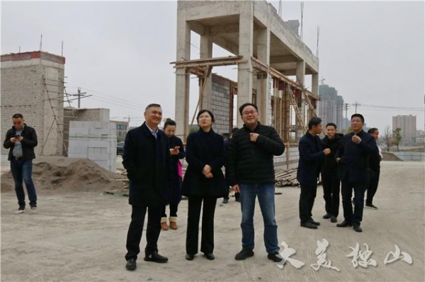 季泓到独山调研贵州南部物流中心和加工贸易区建设情况-1.jpg