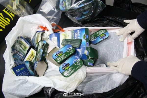 罐头“长蛆”？重庆海关从进境邮包查出265头蛆症异蚤蝇-2.jpg
