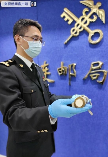 保护濒危野生动物！大连邮局海关截获象牙画轴-1.jpg