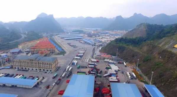 凭祥：加快畅通“物流网”项目建设 促进外贸产业转型升级-4.jpg