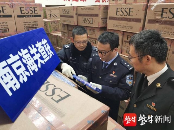 南京海关查获70余万条走私香烟-1.jpg