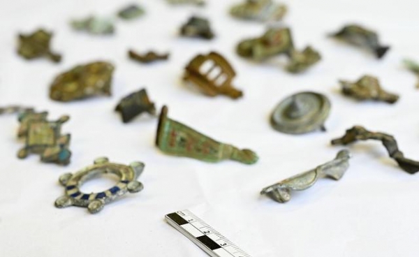 法国海关查获一起文物走私案 共计上两万件考古文物-2.jpg