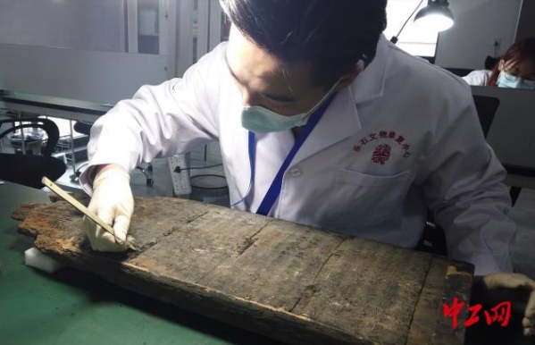 探访保税区里的“文物疗养院”-1.jpg