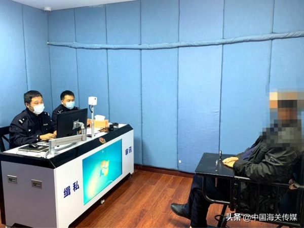 90后小伙邮购摇头丸，被抓时还查获随身携带的毒品“邮票”、大麻烟油-1.jpg