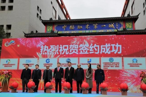 广西自贸试验区崇左片区举行中国—东盟跨境物流基地启动暨中国—东盟智能重卡发车仪式-7.jpg