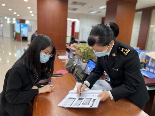 拱北海关创新“容缺办、在线办、便捷办”注册备案企业逆势增长-1.jpg