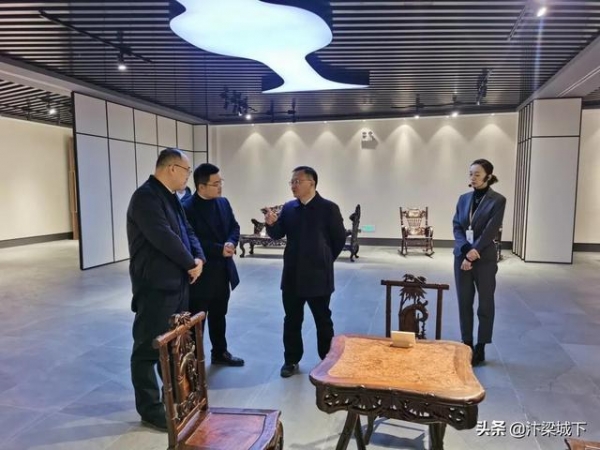 汴梁关注｜河南省政府研究室调研组赴河南国际艺术品保税仓调研-1.jpg