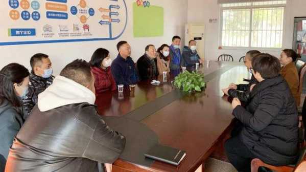新建村党总支与上海外高桥保税区投资实业有限公司党支部开展党建共建活动，慰问新建村困难村民-2.jpg