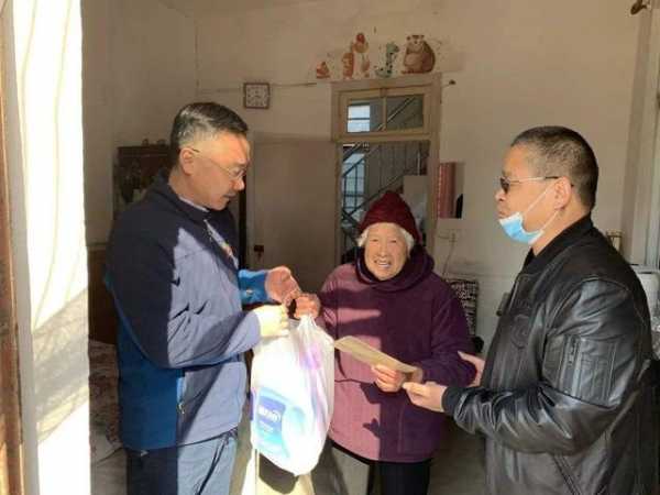新建村党总支与上海外高桥保税区投资实业有限公司党支部开展党建共建活动，慰问新建村困难村民-3.jpg
