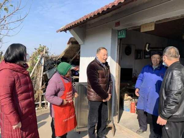 新建村党总支与上海外高桥保税区投资实业有限公司党支部开展党建共建活动，慰问新建村困难村民-4.jpg