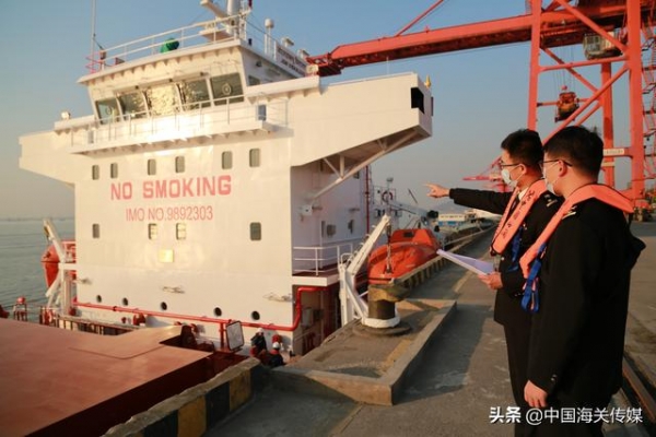 8000吨级杂货船首次出口印度-1.jpg