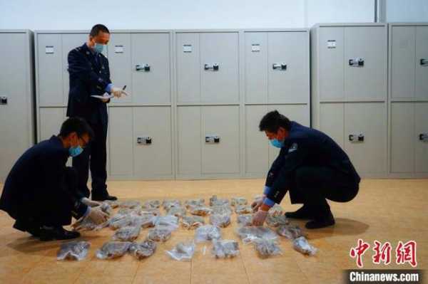 满洲里海关查获走私高鼻羚羊角179根 抓获7名嫌疑人-2.jpg