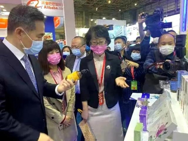 「E投在线」阿拉山口综合保税区参加中国加工贸易产品博览会-3.jpg