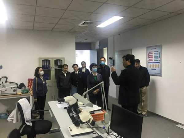 中消会张沁荣理事长一行赴海口海关调研-3.jpg
