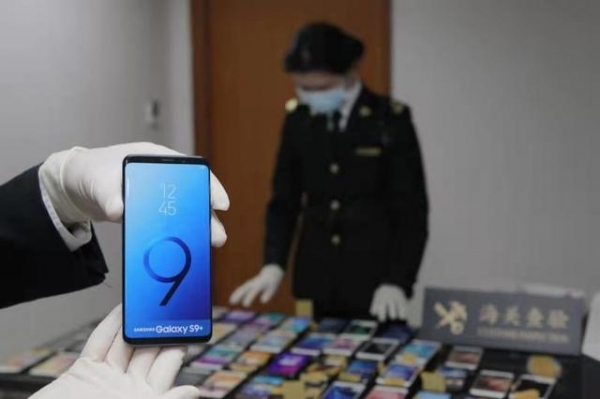 车藏、身藏，全部截下！大桥海关6分钟内连续查获两起手机入境案-1.jpg