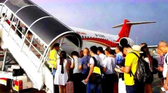 海关都挡不住，美籍华人掀起回国热潮，我国：中国不是收容所-1.jpg