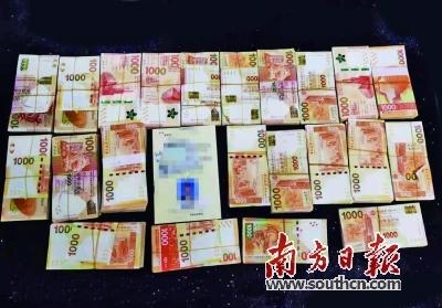 大桥海关查获违规携带货币入境案-1.jpg