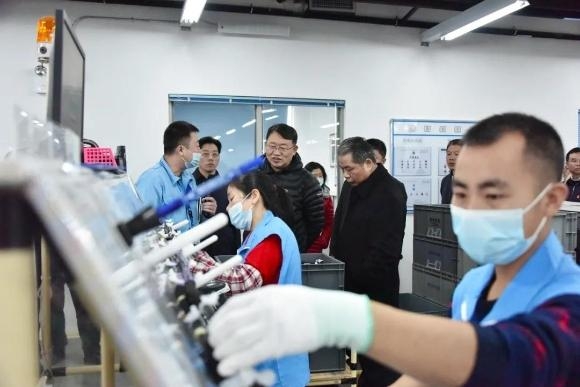 中国银保监会中国进出口银行领导到我县调研-9.jpg