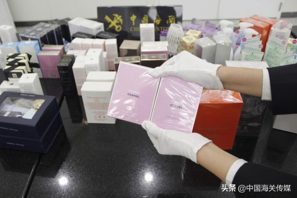 横琴口岸一小时连查8人违规携带，已立案-1.jpg