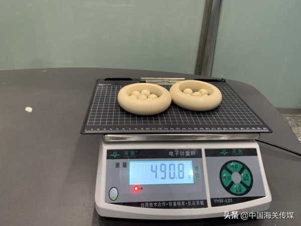 广州海关：一天查获71件象牙制品-2.jpg