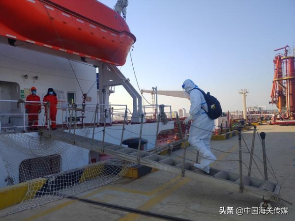 防疫前线直击：极寒天气 海关防疫-4.jpg