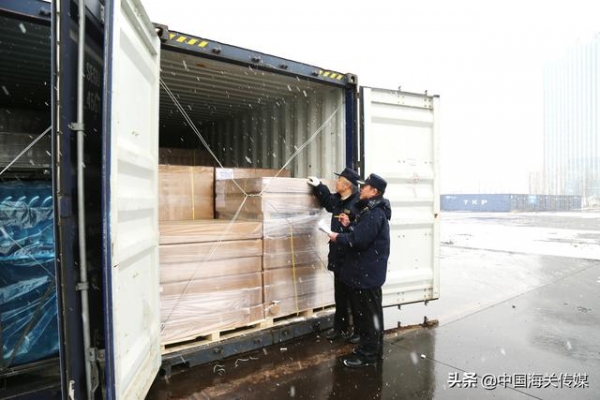 防疫前线直击：极寒天气 海关防疫-7.jpg