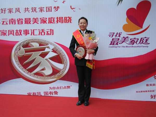 同心戮力“向阳”家庭共抗疫情——记“云南省抗疫最美家庭”昆明海关向昆、杨晓沁家庭-1.jpg
