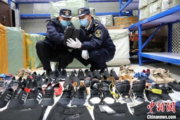 2020年昆明海关查获侵犯知识产权商品12.5万件-1.jpg