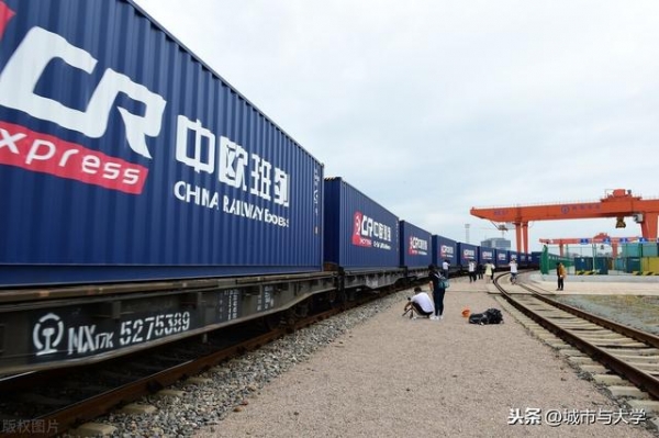 「城市观察」中欧班列-成都重庆西安进出口的财富密码-2.jpg