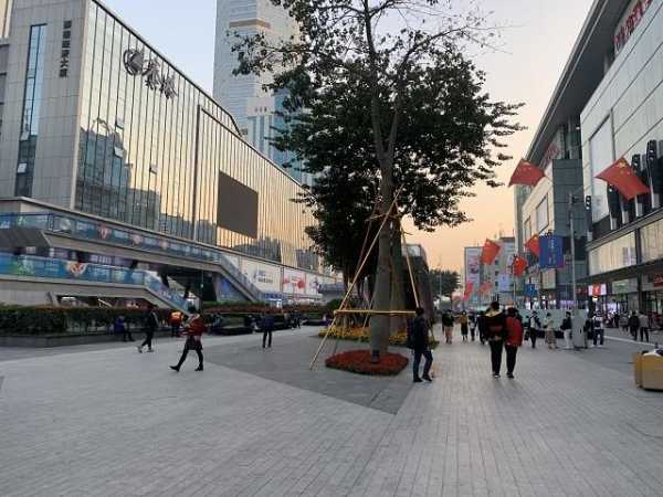 大牌美妆五折卖！海关循声缉私，华强北美妆城一夜尽关闭-9.jpg