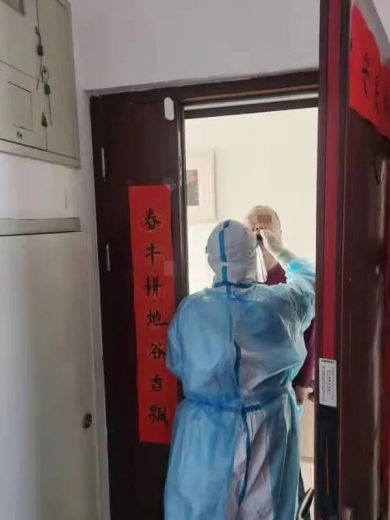 保税区开展河北重点地区居家隔离人员上门核酸采样工作-1.jpg