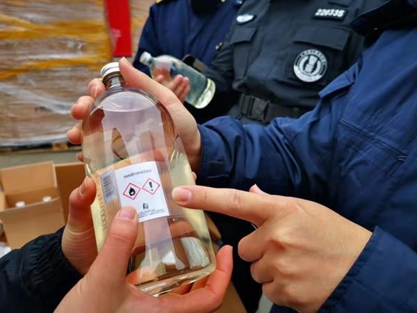 强化危险化学品监管 上海海关把牢国门安全第一关-1.jpg