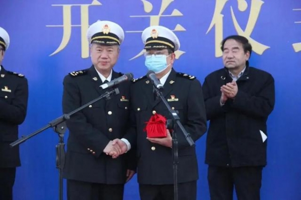 从大学生到海关关长！他获国家表彰，却说自己还有4个"不合格"-3.jpg