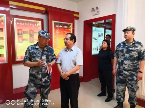 从大学生到海关关长！他获国家表彰，却说自己还有4个"不合格"-5.jpg