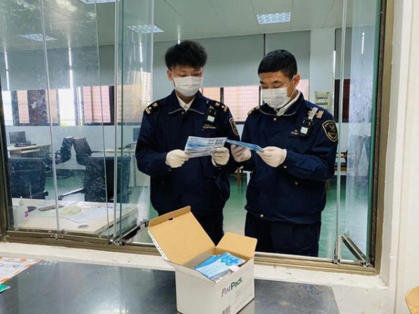 其心可诛！香港海关破获最大口罩造假案，涉案金额逾850万人民币-4.jpg