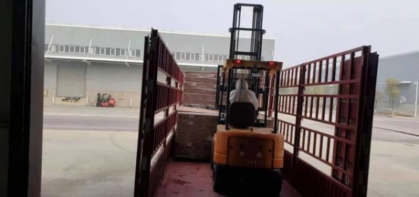 快讯！第二单跨境电商零售进口“A2奶粉”进入襄阳保税物流中心-7.jpg