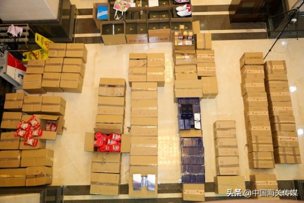 案值约1100万元！拱北海关破获一起团伙走私高档酒进境案-1.jpg