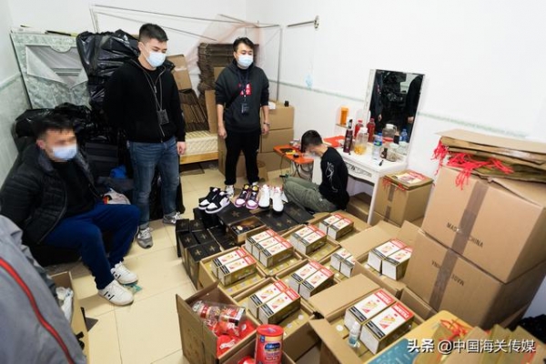 案值约1100万元！拱北海关破获一起团伙走私高档酒进境案-2.jpg