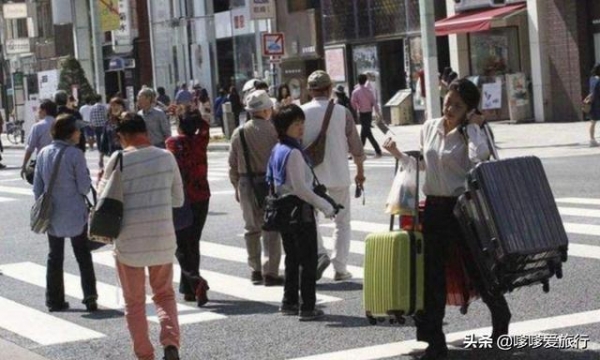 大批日籍华人掀起回国潮，却遭到海关扣留，网友：你想回就能回？-6.jpg