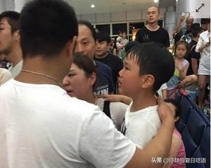 越南海关边检历史上乱象：看见中国人就上前索要小费，不给还骂人-5.jpg