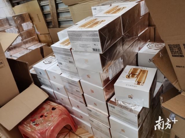 七天内两次收网，湛江海关组织开展打击“水客”走私专项行动-1.jpg