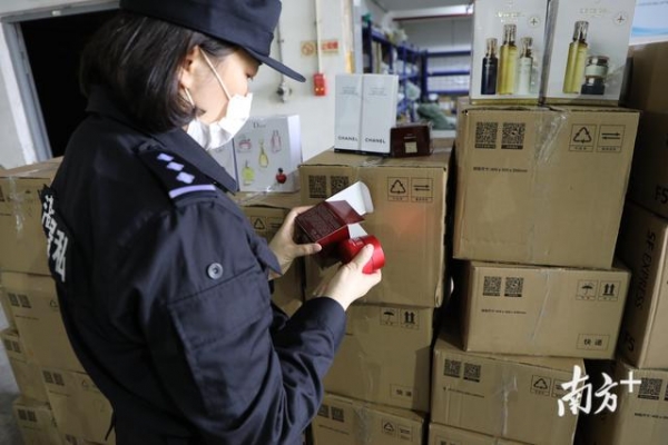 七天内两次收网，湛江海关组织开展打击“水客”走私专项行动-2.jpg
