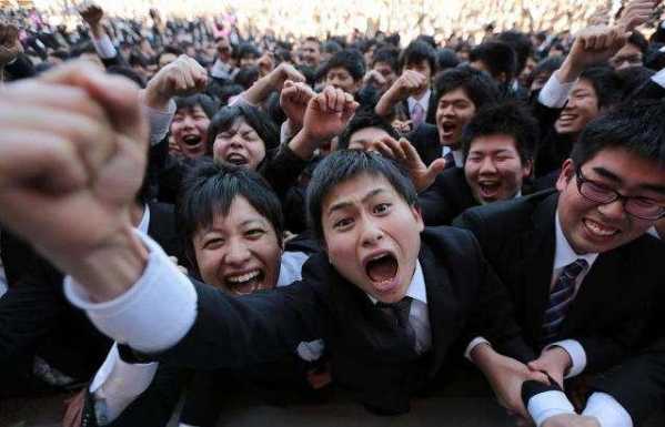 20万美籍华人掀起“归国潮”，海关挡都挡不住，中国不是收容所-4.jpg