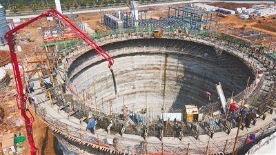洋浦保税港区：项目建设热火朝天-1.jpg